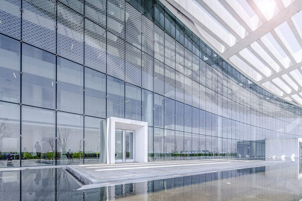 Curtain wall glass