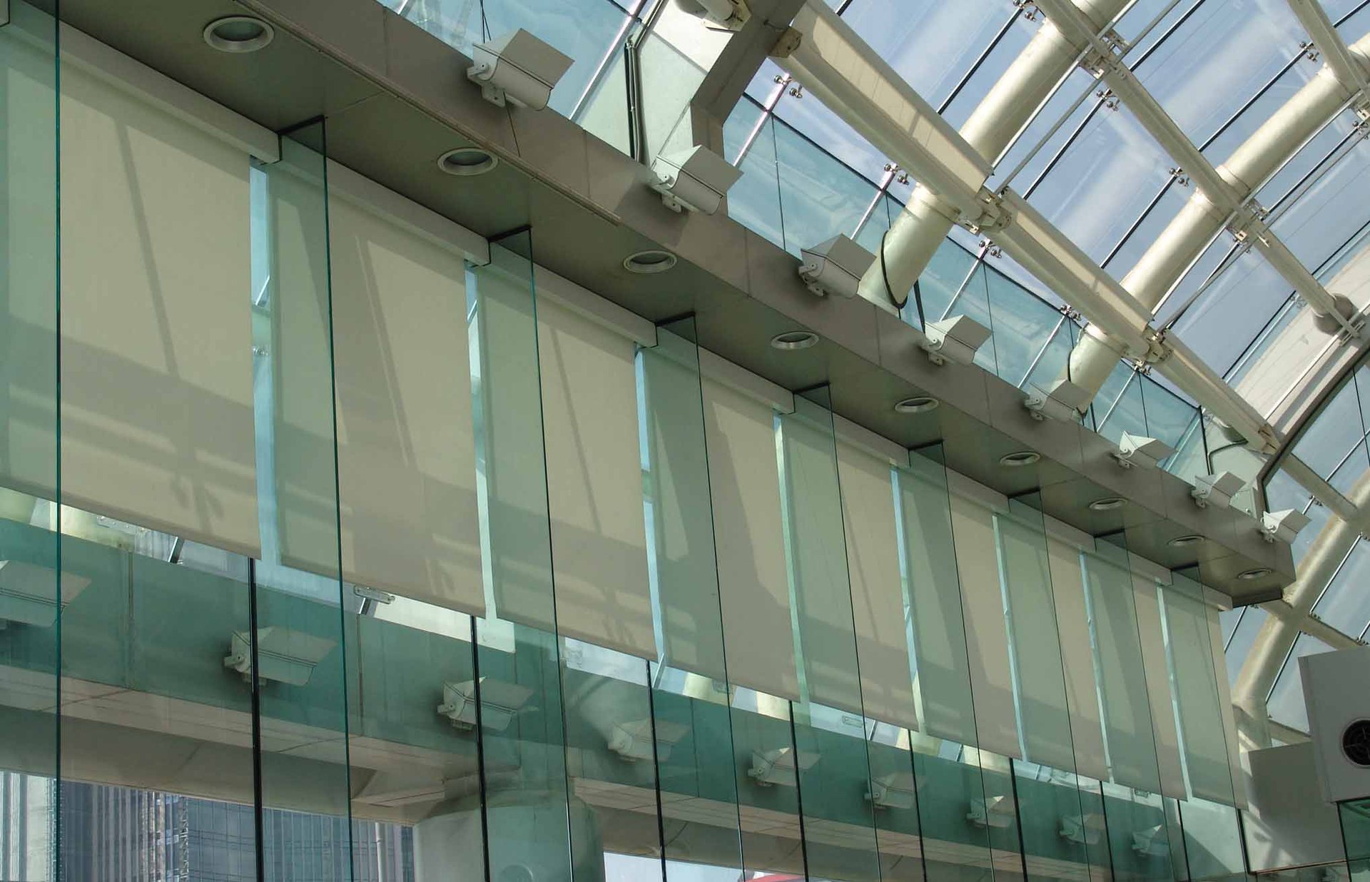 Curtain wall glass