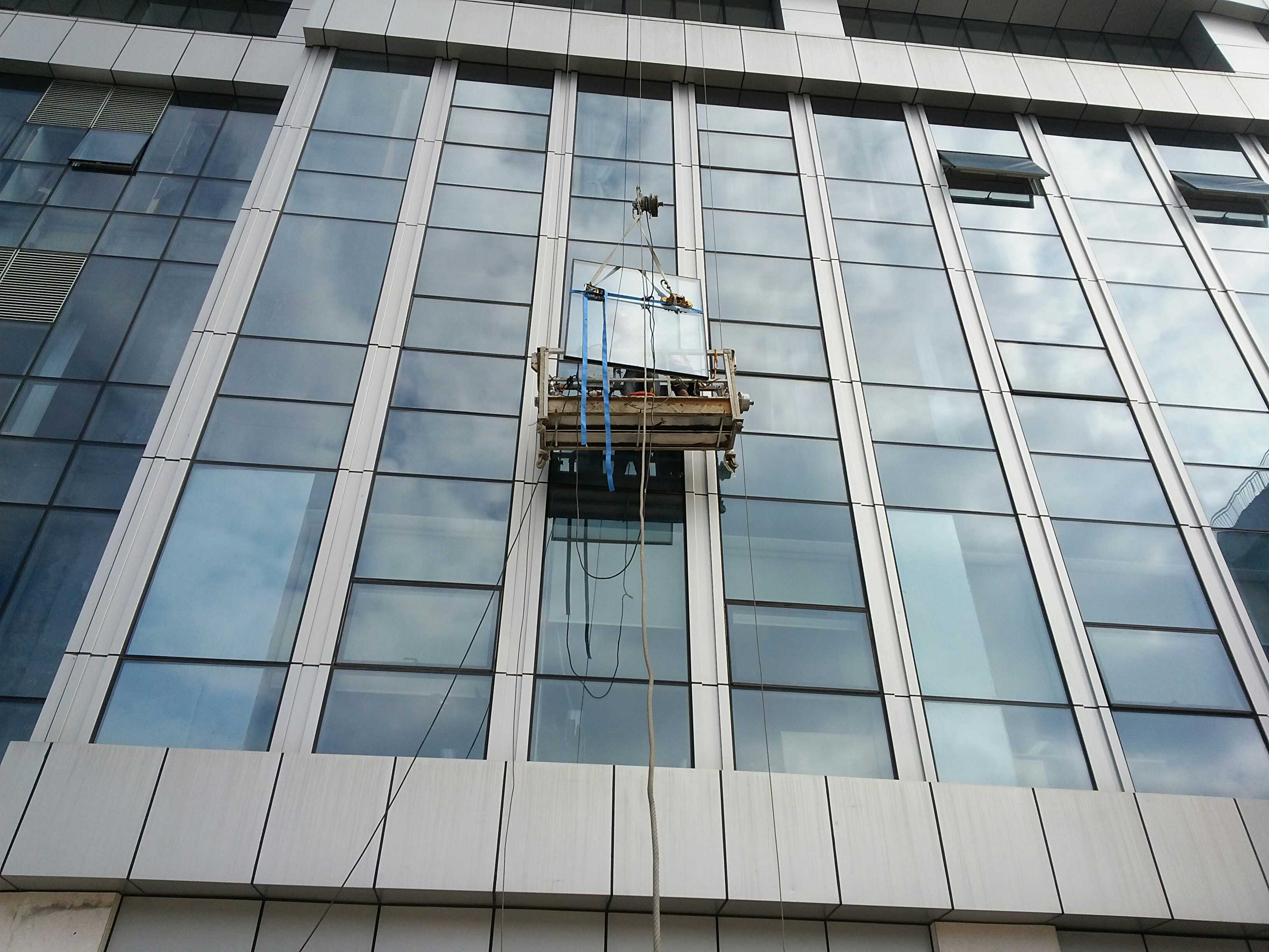 Curtain wall glass